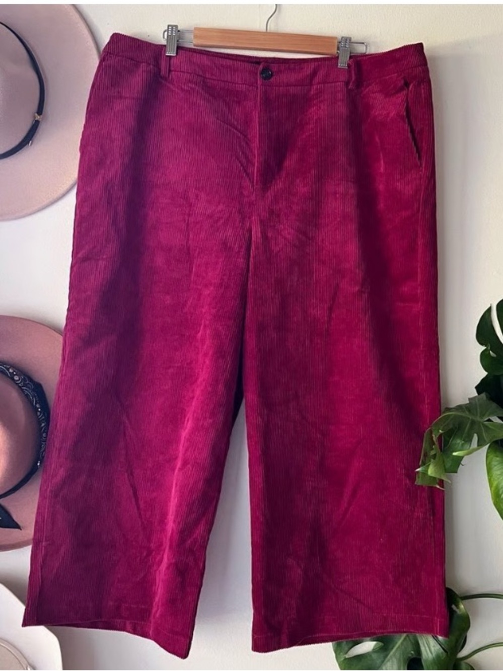 Women’s Eloquii Maroon Corduroy Wide Leg Crop Pants 16
